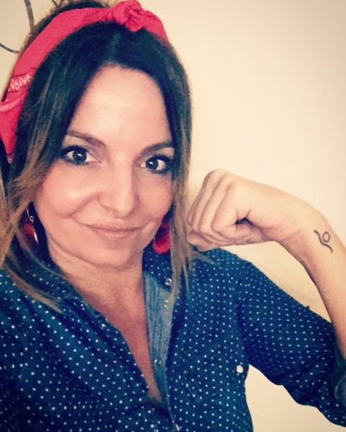 A lo Rosie, la Remachadora, en la campaña de Dressember.